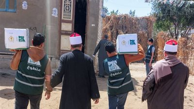 الأوقاف ومصر الخير تواصلان دعم الأسر الأولى بالرعاية في رمضان بتوزيع 100 ألف كرتونة غذائية