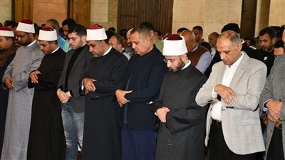وزير الأوقاف ومحافظ جنوب سيناء يؤديان صلاة التراويح في مسجد المصطفى بشرم الشيخ احتفالًا بالعيد القومي ورفع العلم المصري على طابا