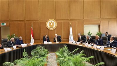 اجتماع مجلس أمناء جامعة الزقازيق الأهلية برئاسة وزير التعليم العالي وانتخاب محمود أبو العيون رئيسًا للمجلس