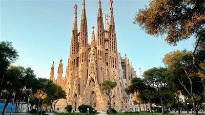 برشلونة بين سحر السياحة وغضب السكان ..تصاعد الاحتجاجات ضد الاكتظاظ السياحي وقرارات جديدة لتنظيم تدفق الزوار