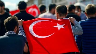 معركة الاحتجاجات والاعتقالات السياسية ضد النظام السلطوي وتأثيرها على مستقبل الديمقراطية وحقوق الإنسان في ظل حكم أردوغان واستراتيجية قمعية ضد المعارضة التركية