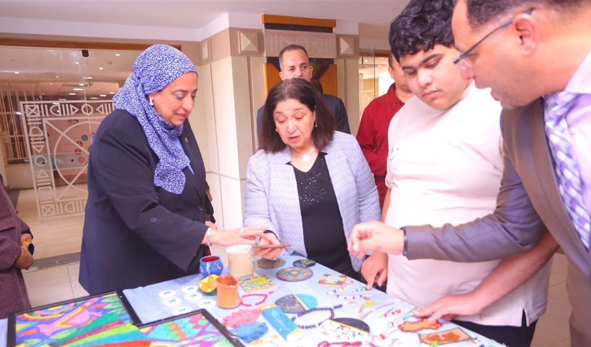 إبداعات فنية لذوي