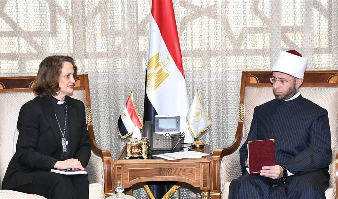 وزير الأوقاف يلتقي