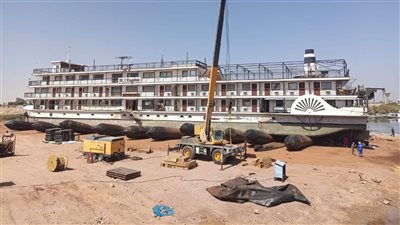 الشركة البورسعيدية تنجح في أول عملية صيانة لفندق عائم خلف السد العالي لتعزيز النقل النهري ودعم التنمية السياحية في بحيرة ناصر وتوشكى ضمن خطة تطوير هيئة قناة السويس