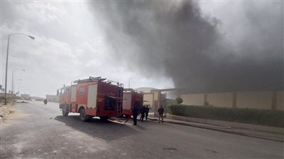 حريق هائل يندلع في مصنع النجف والكريستال بمنطقة الصناعات المتوسطة شرق النيل ببني سويف والحماية المدنية تسارع لمحاصرته ومنع امتداده