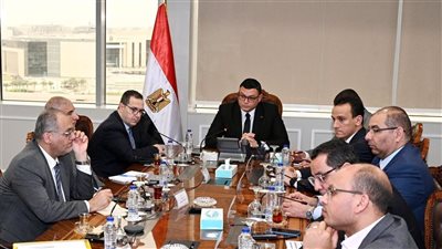 وزارة الإسكان تجتمع مع شركة 