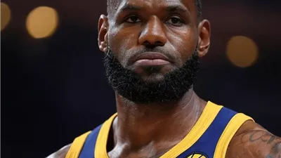 ليبرون جيمس يمدد عقده مع لوس أنجلوس ليكرز ويستعد لدخول موسمه الثالث والعشرين في NBA محطماً الأرقام القياسية ومستهدفاً اللقب الخامس