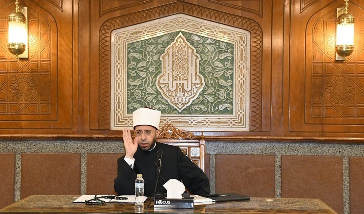 وزير الأوقاف يلتقي