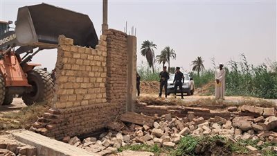 إزالة فورية لثلاث حالات تعدٍ على أراضي أملاك الدولة والزراعية بمركز القرنة تنفيذًا لتوجيهات محافظ الأقصر ضمن المرحلة الثالثة من الموجة 25 لمواجهة البناء المخالف