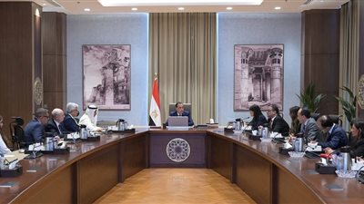 رئيس الوزراء يلتقي وفد الصندوق العربي للإنماء لبحث تعزيز التعاون الاقتصادي وتمويل مشروعات تنموية في مجالات الطاقة والتعليم والصحة والنقل والصناعة بمصر