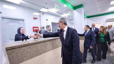وزير الاتصالات يختتم جولته بمحافظة القليوبية بافتتاح مكاتب بريد مطورة وتفقد خدمات رقمية وصحية تدعم خطة التحول الرقمي للدولة وتعزز كفاءة الخدمات الحكومية للمواطنين