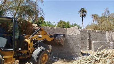تنفيذ ثلاث حالات إزالة تعديات على الأراضي الزراعية بقرية البغدادي بالبياضية استجابة لتوجيهات محافظ الأقصر لحماية الرقعة الزراعية من المخالفات العمرانية