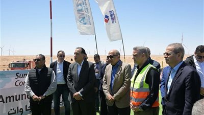 مدبولي يتفقد محطة أمونت لطاقة الرياح برأس غارب: 700 مليون دولار استثمارات ومساهمة استراتيجية في دعم الشبكة القومية بالطاقة النظيفة