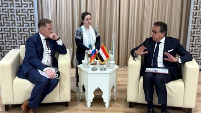 خالد عبدالغفار يلتقي وزير الصحة الروسي في أبوظبي 2025 لبحث تعزيز التعاون الصحي المشترك في صناعة الدواء، التدريب الطبي، والتحول الرقمي