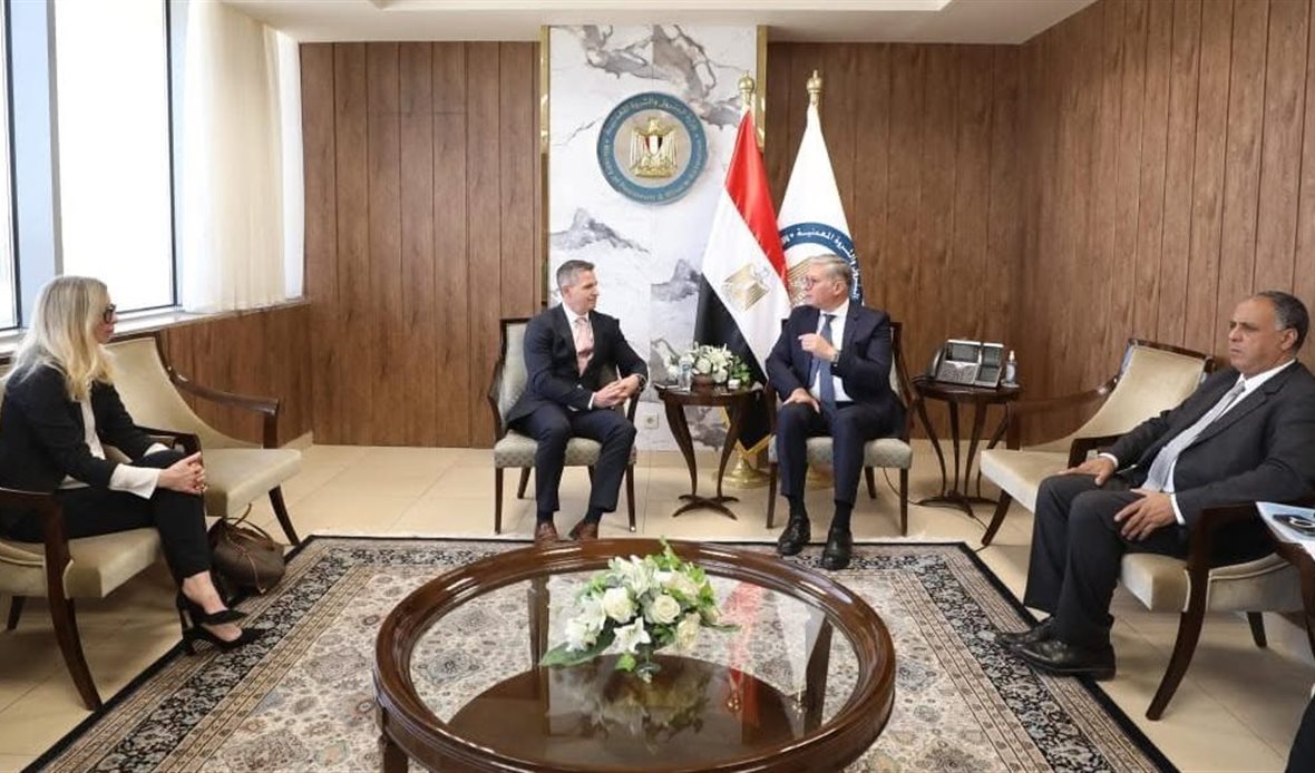 لقاء بين الوزير كريم