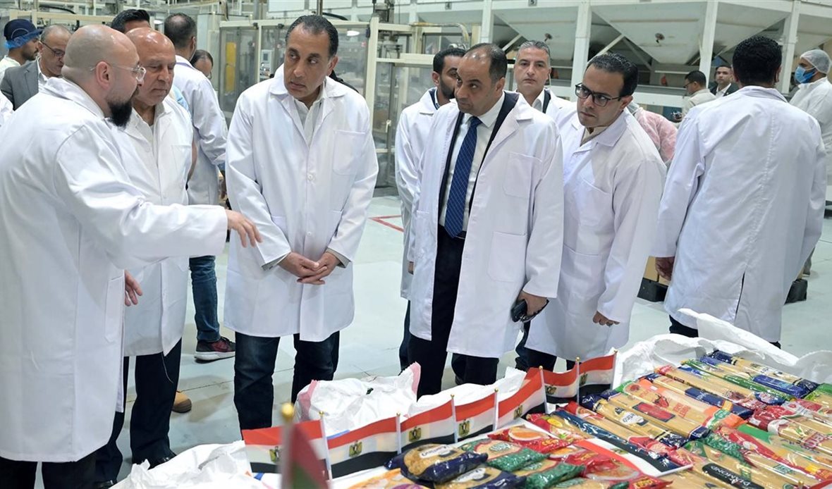 مدبولي يتفقد مصانع