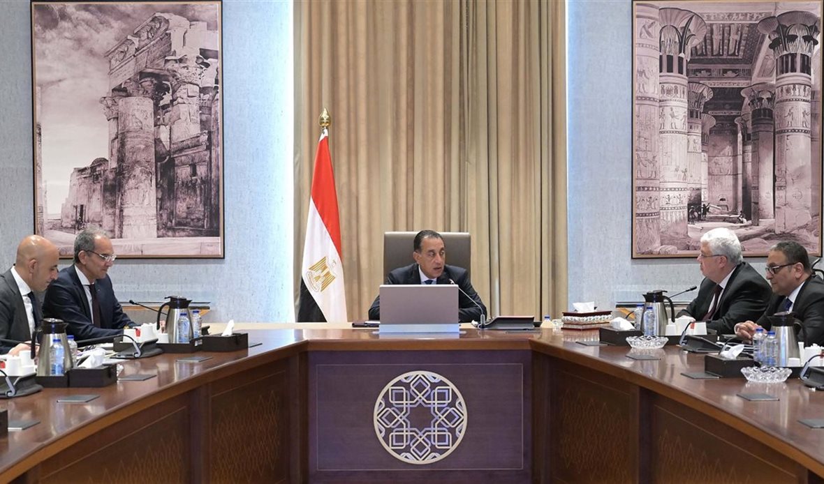 رئيس الوزراء يتابع