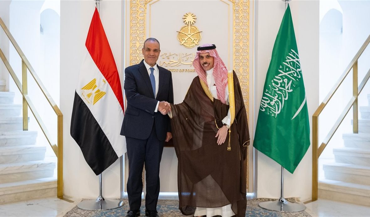 ناقش وزير الخارجية