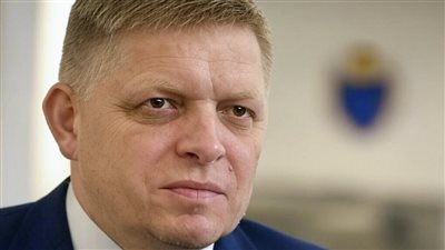 روبرت فيكو يعلن حضور احتفالات يوم النصر في موسكو ويصف تحذيرات الاتحاد الأوروبي بالابتزاز ويؤكد على سيادة سلوفاكيا الوطنية رغم الانتقادات الدولية  