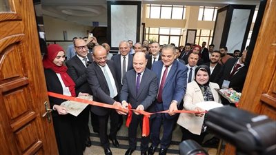 محافظ كفر الشيخ يفتتح مركز محاكاة البورصة الرقمية بكلية التجارة لتأهيل الطلاب لسوق المال وتعزيز الثقافة المالية وفق رؤية التحول الرقمي والشمول المالي للدولة المصرية