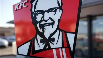 تصاعد الاحتجاجات ضد فروع KFC في باكستان بعد دعوات المقاطعة بسبب الحرب على غزة ومقتل موظف وسط أعمال العنف