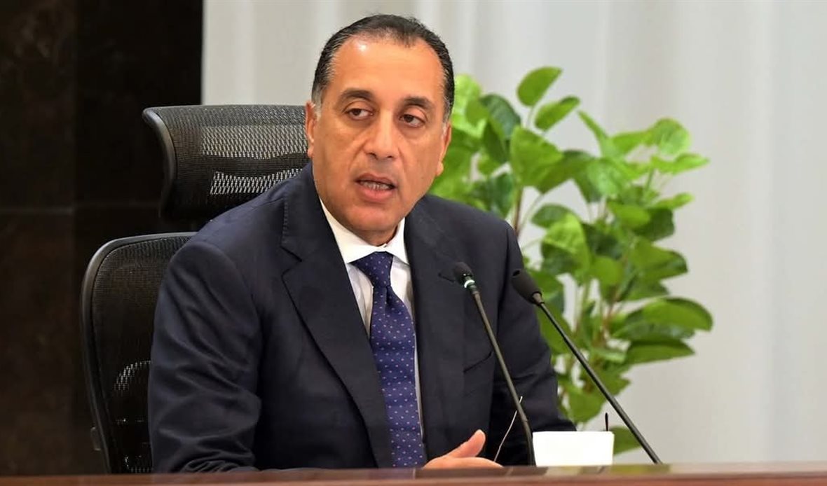 رئيس الوزراء يغادر