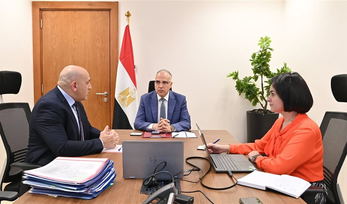 وزير الري يتابع تقدم
