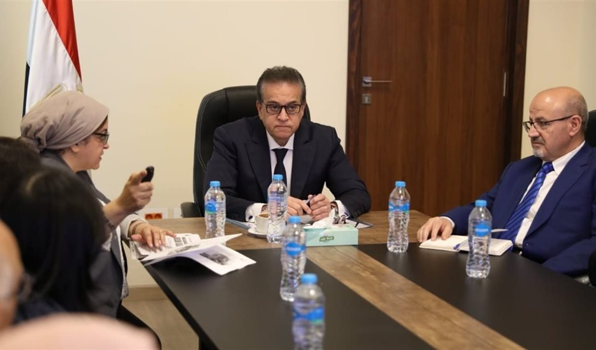 وزير الصحة يلتقي