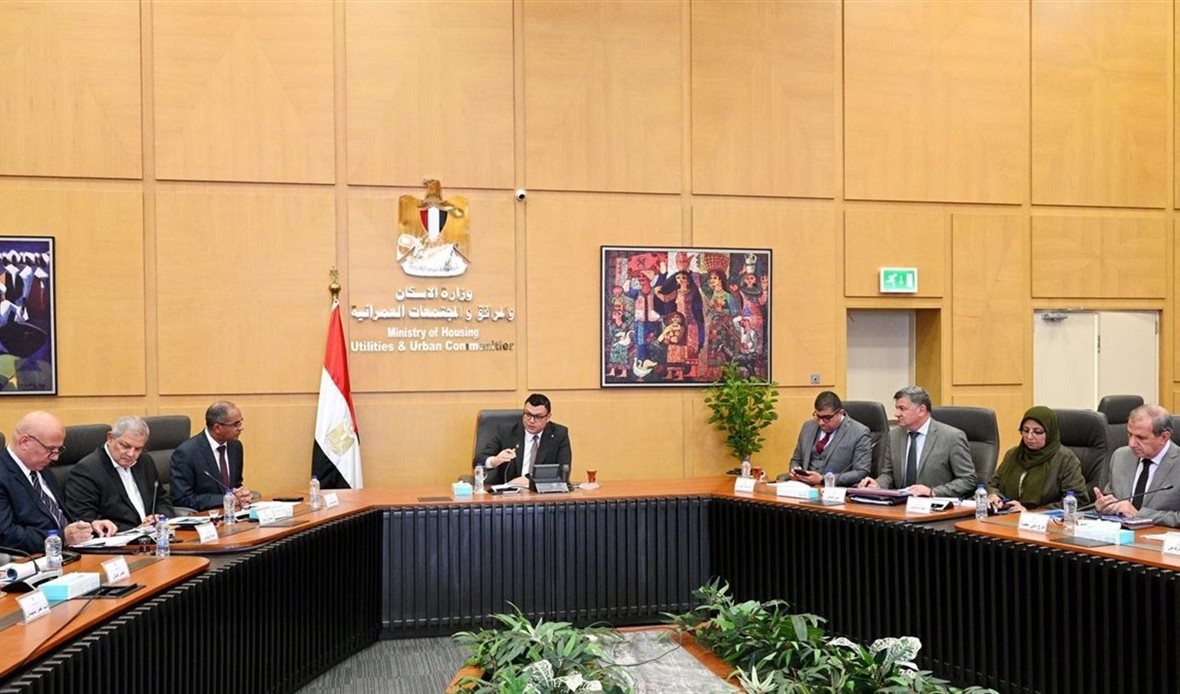 وزير الإسكان يتابع