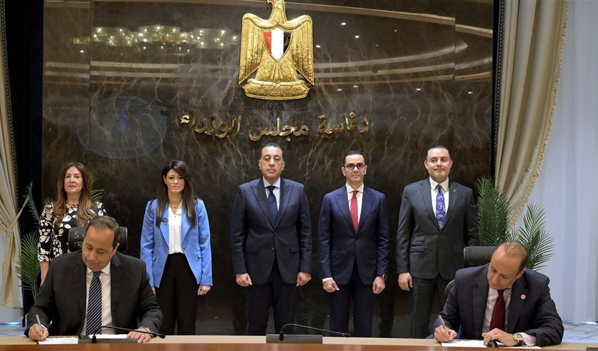 رئيس الوزراء يشهد