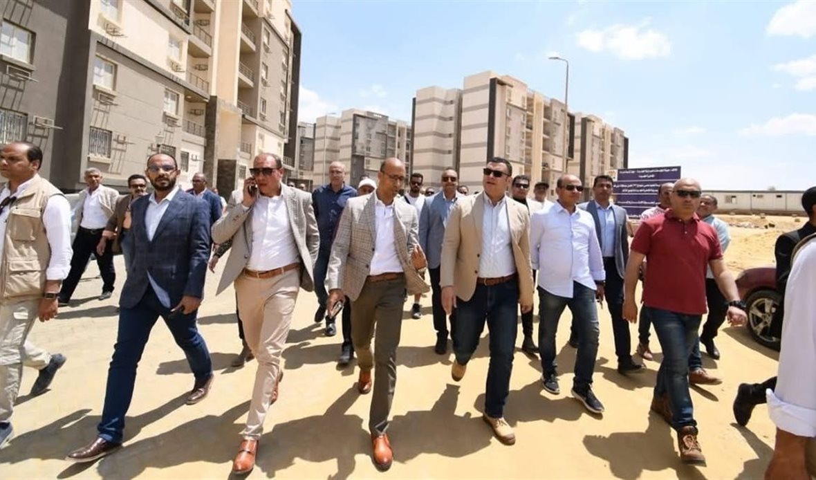 وزير الإسكان يتفقد
