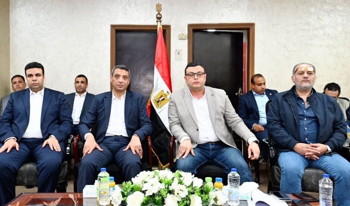 وزير الإسكان يتابع