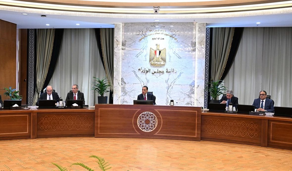 رئيس الوزراء يتابع