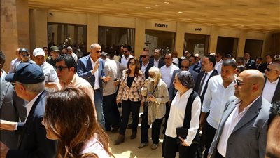 جولة ميدانية رفيعة المستوى لمستشاري رئيس الجمهورية ووزيرة التنمية ومحافظ الجيزة لمتابعة التشغيل التجريبي لتطوير أهرامات الجيزة وتحسين تجربة السائحين