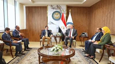 وزير البترول والثروة المعدنية يبحث تطورات مجمع البحر المتوسط للبتروكيماويات في العلمين الجديدة مع شركة شارد كابيتال باستثمارات ضخمة تتجاوز 7 مليارات دولار