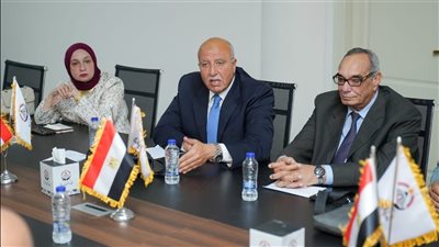 حزب الجبهة الوطنية يضع رؤية استراتيجية لتمكين الشباب وتأهيلهم للمشاركة الفعالة في المجالس المحلية، مع إعداد تصور متكامل لقانون الإدارة المحلية يعزز اللامركزية والتنمية المستدامة