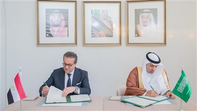 مصر والسعودية توقعان مذكرة تفاهم لتعزيز التعاون الصحي المشترك في مجالات التأمين الصحي والطب الافتراضي ومكافحة الأوبئة والاستثمار في الرعاية الصحية