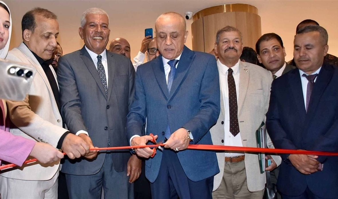 المحافظ يفتتح معرض