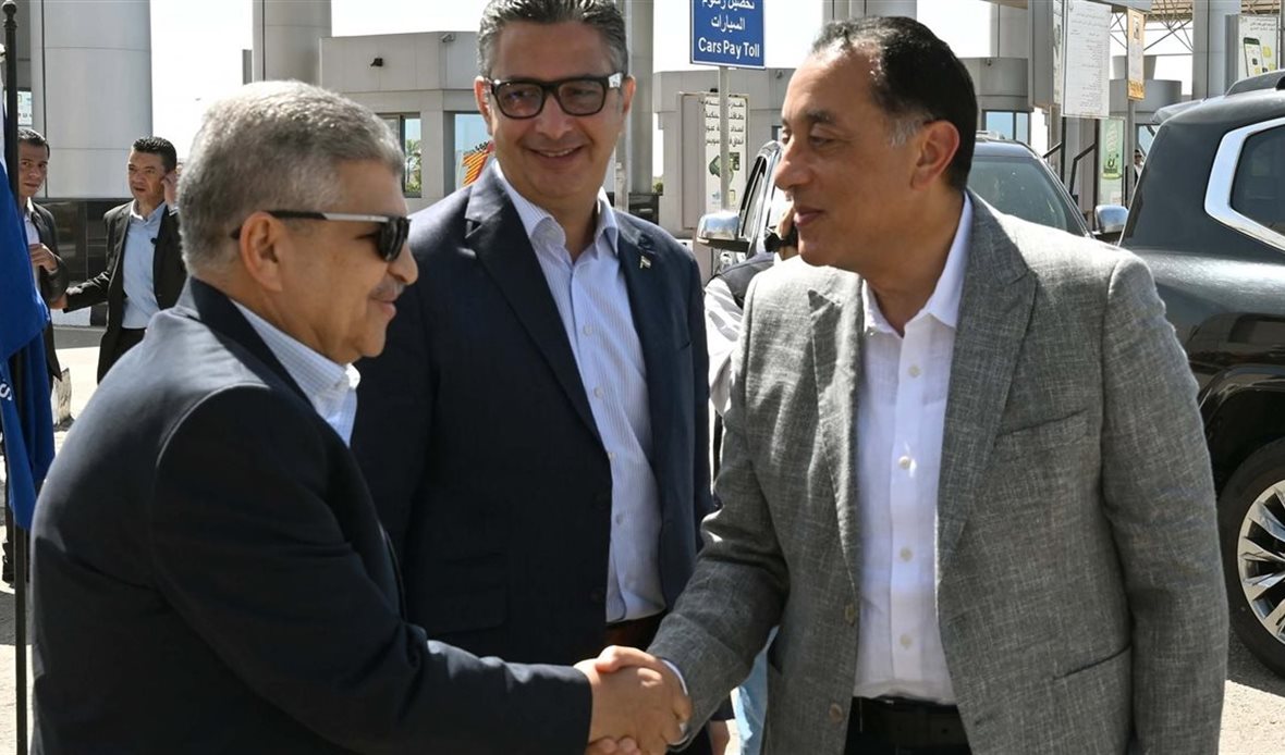 رئيس الوزراء يبدأ