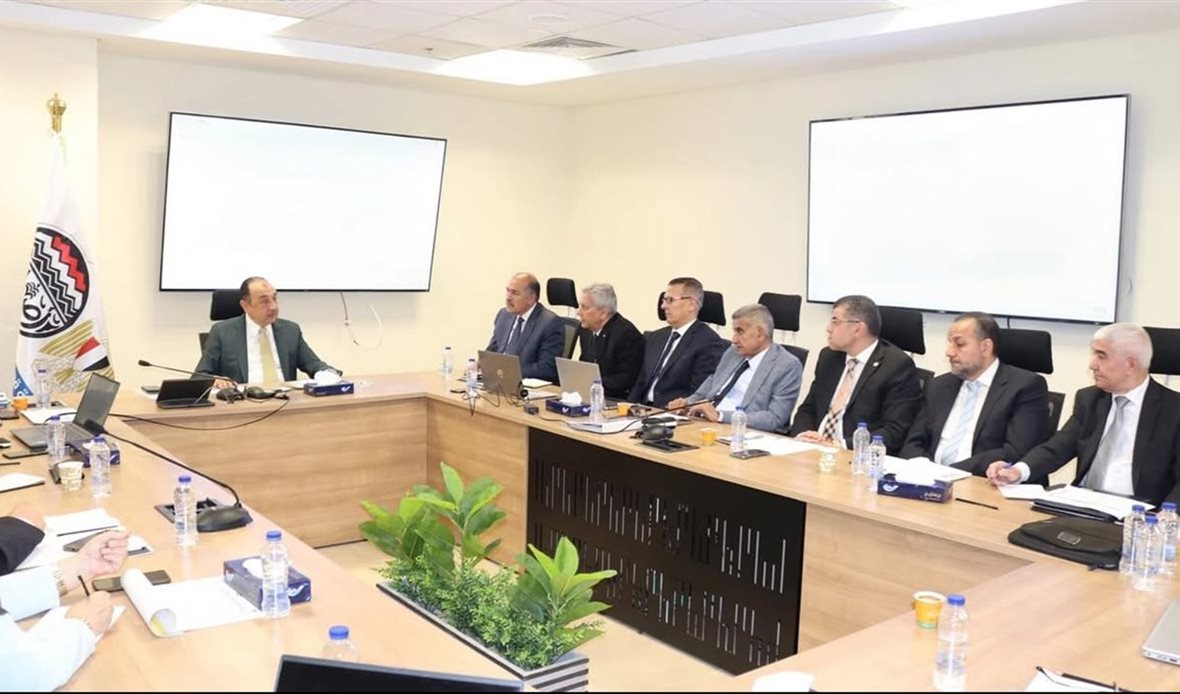اجتماع وزير قطاع