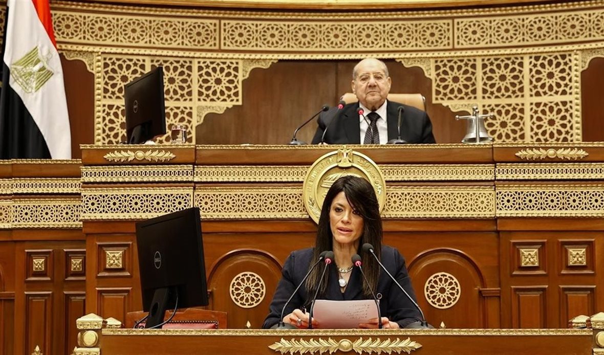 وزيرة التخطيط تستعرض