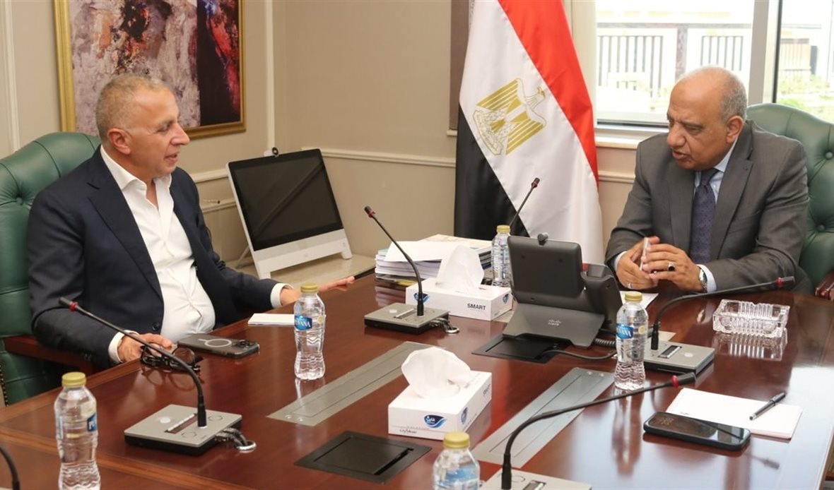 وزير الكهرباء يبحث