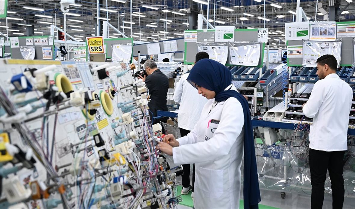 افتتح رئيس الوزراء