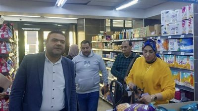 حملات رقابية مكثفة في الإسكندرية تضبط الأسواق وتمنع الغش التجاري: تحرير 138 محضرًا وغلق 45 محلًا مخالفًا وتحصيل غرامات بقيمة 256 ألف جنيه