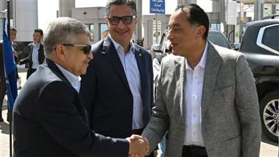 رئيس الوزراء يبدأ زيارة ميدانية لتفقد وافتتاح مشروعات جديدة بالمنطقة الاقتصادية لقناة السويس لدعم تنافسية الاقتصاد وتعزيز الاستثمار اللوجستي والصناعي