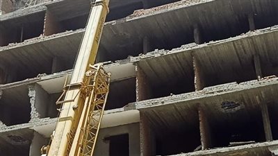 وزيرة التنمية المحلية توجه بإزالة عقار مخالف من 7 طوابق بعين شمس وتحيل مسؤولي الحي المتقاعسين للنيابة وتتوعد بردع المخالفين بكل حزم