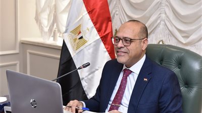 وزير العمل: السبت المقبل إجازة مدفوعة الأجر للعاملين بالقطاع الخاص