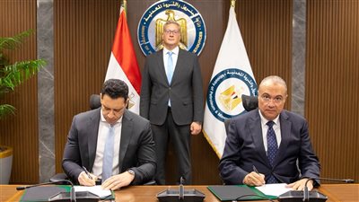 وزير البترول يشهد توقيع اتفاقية بين 