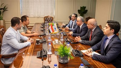 اتفاق استثماري جديد بقيمة 60 مليون دولار بين الهيئة الاقتصادية لقناة السويس وشركة كينليد الصينية لإقامة مصنع تغليف عملاق بالقنطرة غرب للتصدير للأسواق العالمية