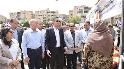 وزير التموين ومحافظ القاهرة يفتتحان سوق اليوم الواحد بمدينة نصر ويعلنان إطلاق المرحلة الثانية من المبادرة لتوفير السلع بأسعار مخفضة في المحافظات